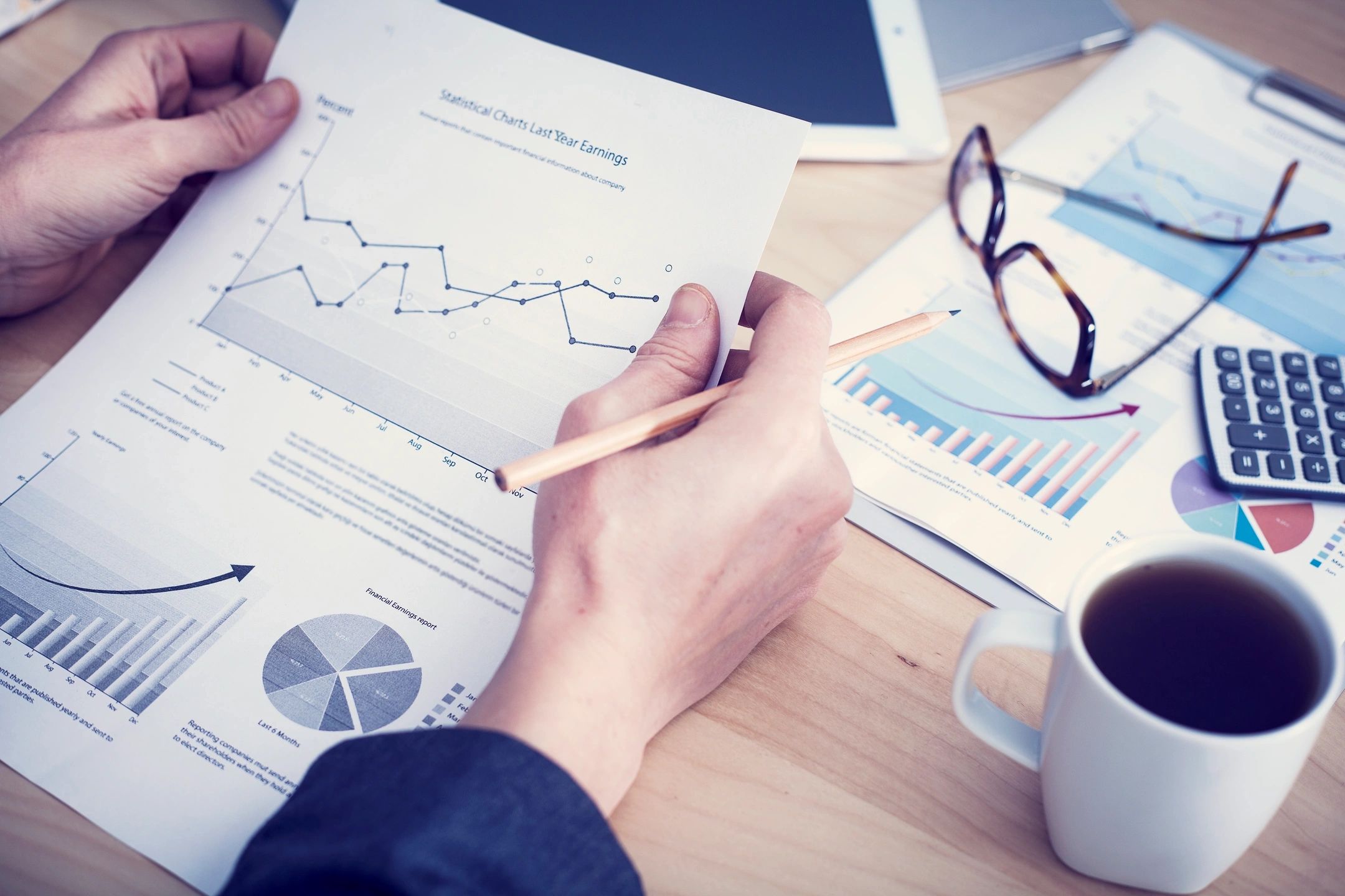 Feeling Stuck Starting Your Business Start Here premier article graphic from CEOscore.ai